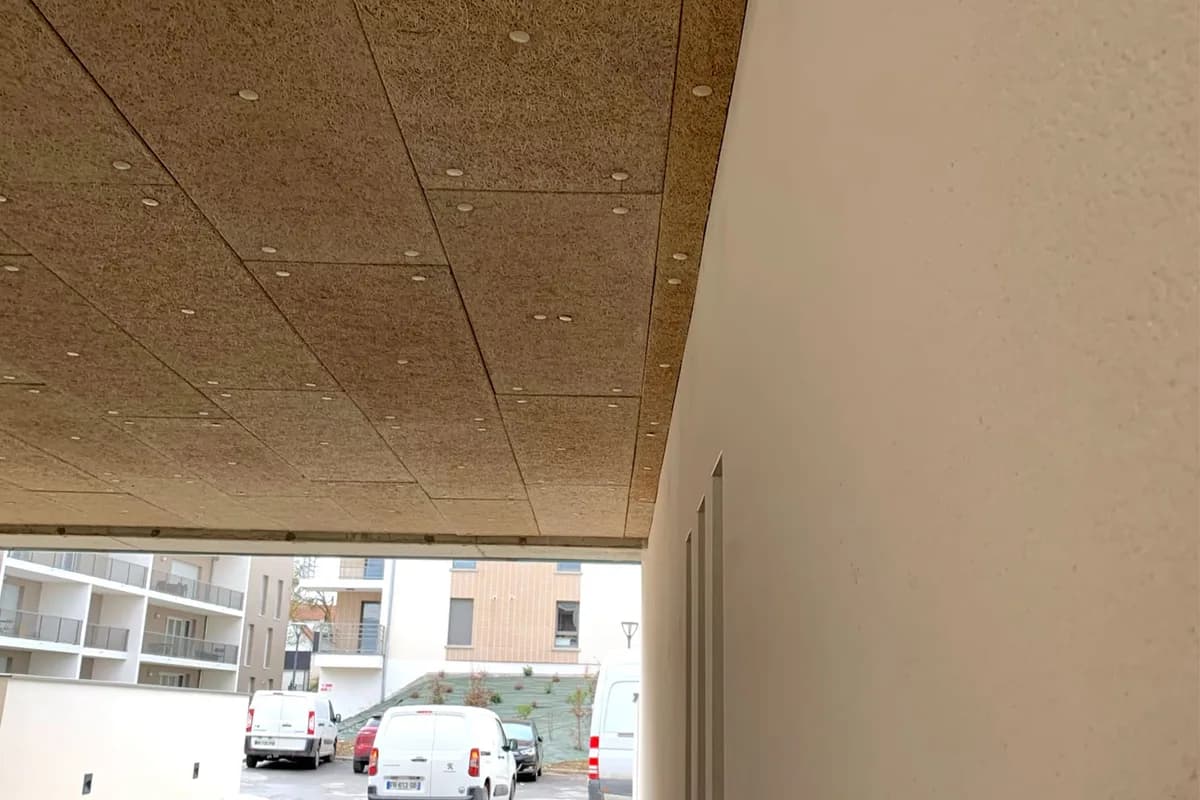 Exemple d'isolation par flocage sur un chantier